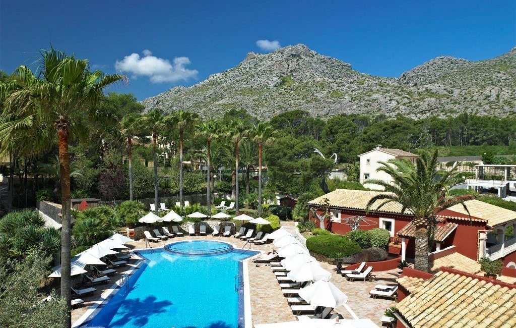 Hotel Cala sant Vicenc pool and terrace