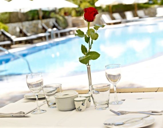 Poolside dining at Cala San Vicenc Hotel