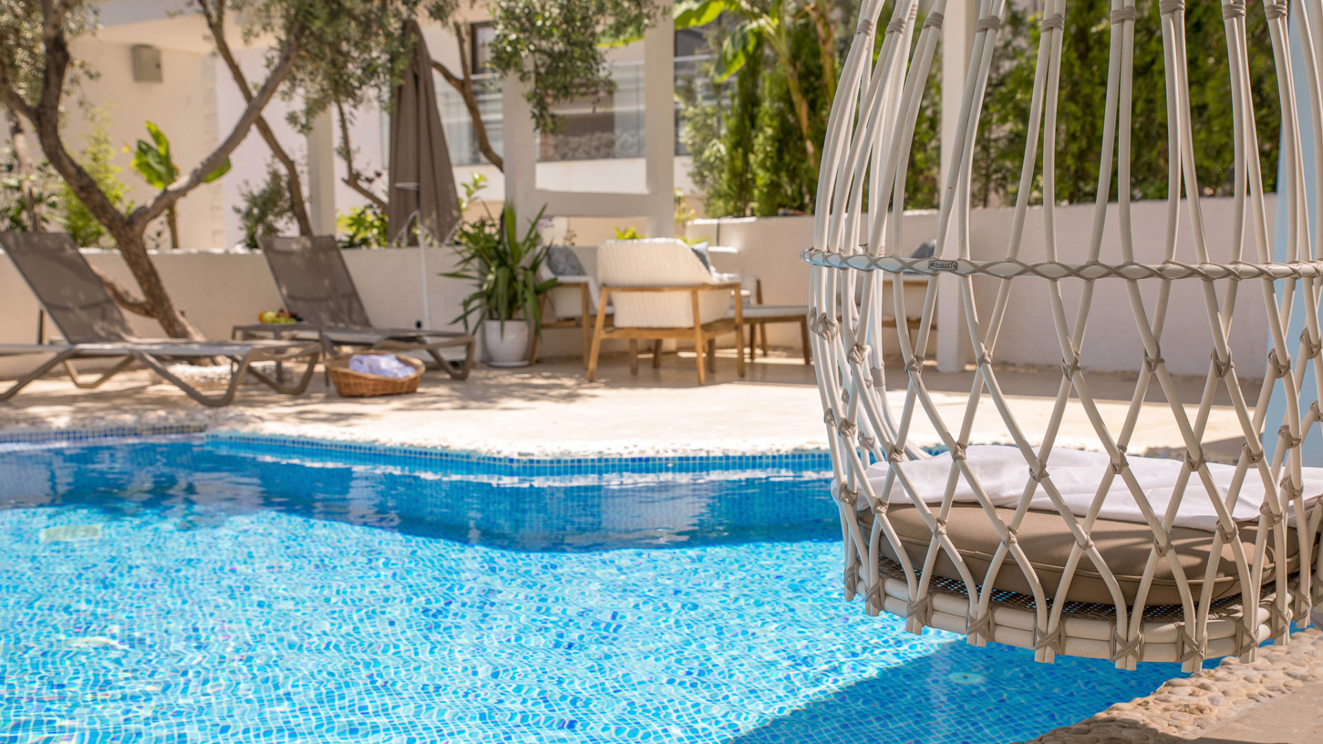 Pool and terrace of garden suite