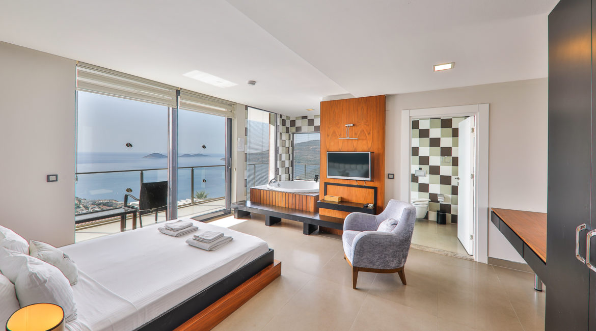 Double bedroom with views