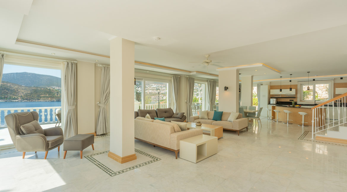 Mavi Koy - Open plan living area with fantastic views