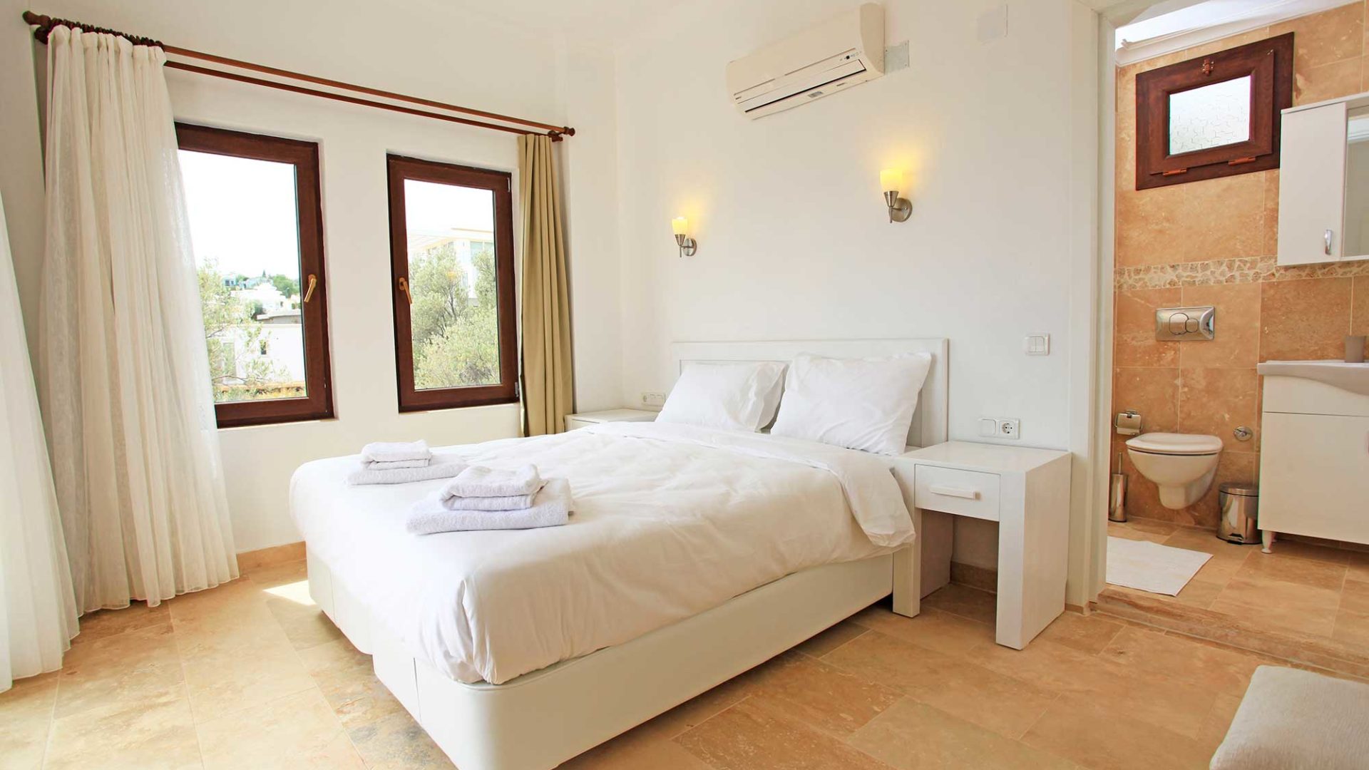 Villa Dionysus- Double bedroom