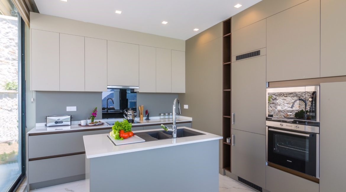 Villa Elegance modern kitchen