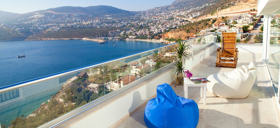 Villa Lumineux large balcony with sea views