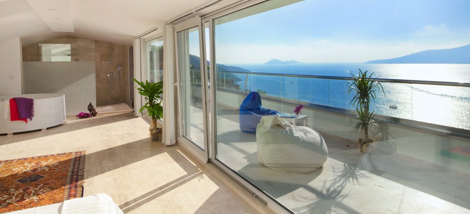 Villa Lumineux top floor bedroom sea view