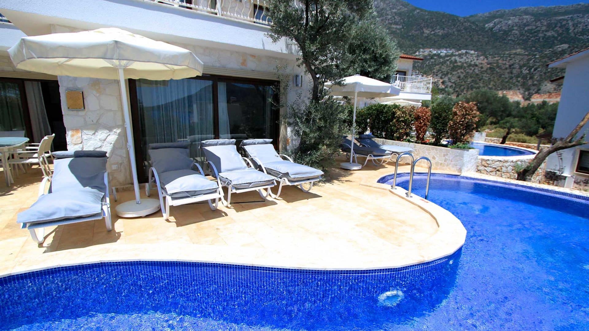 Villa Phoebe pool