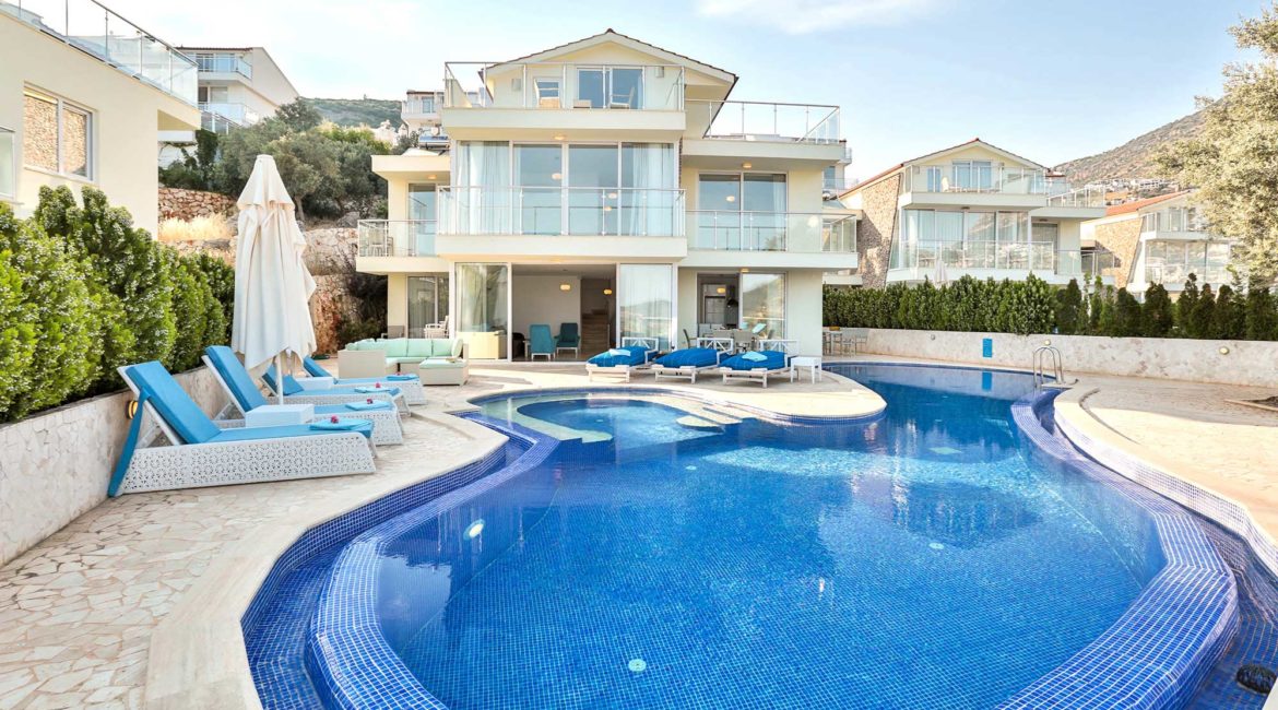 Villa Tzia and pool