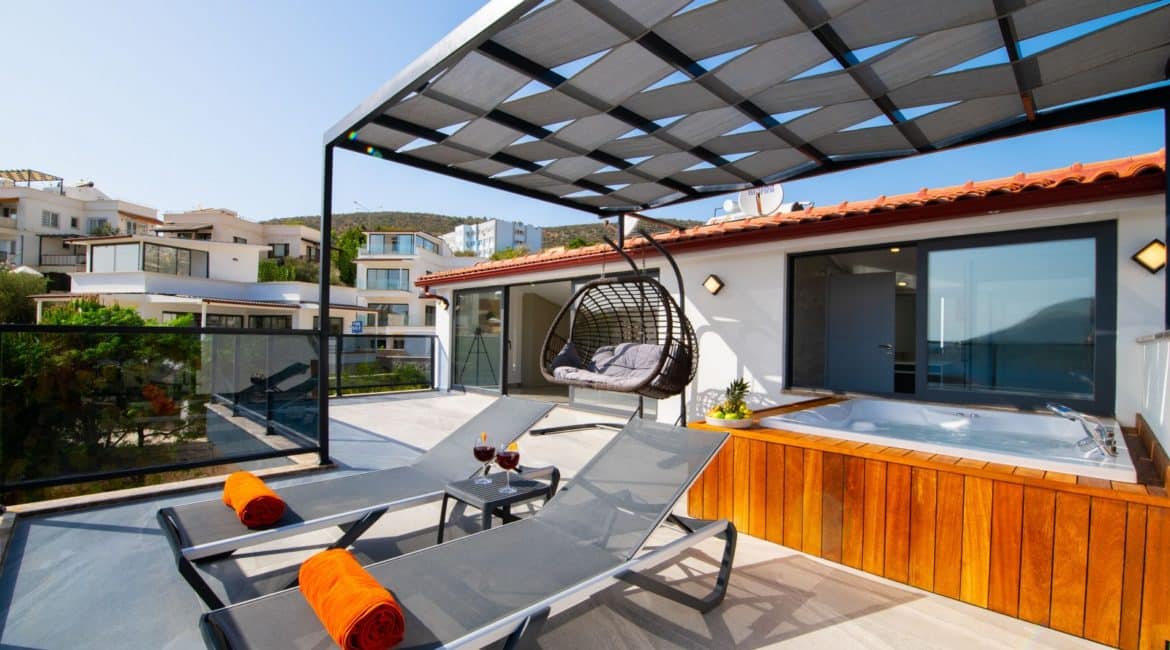 Villa Gulay - top floor double with Jacuzzi