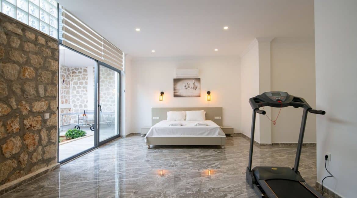 Villa Gulay - downstairs double bedroom