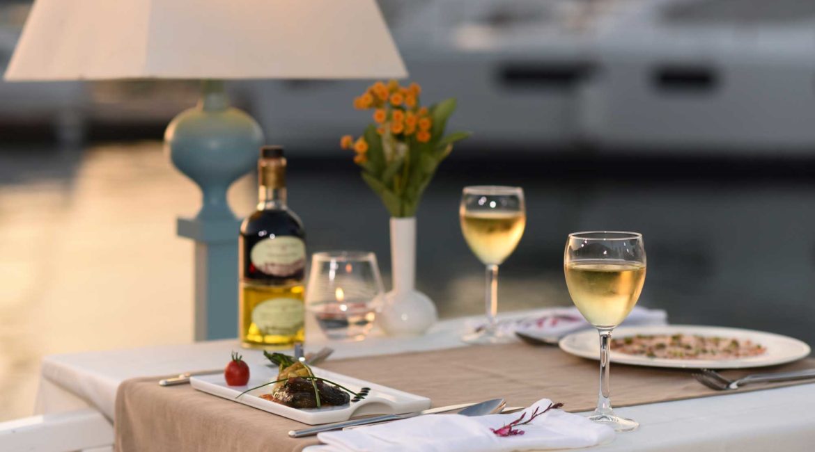 Yacht Classic dining