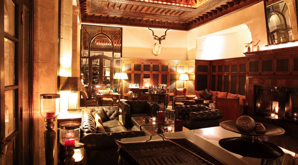 Salon Anglais- L'Heure Bleue's lounge and bar