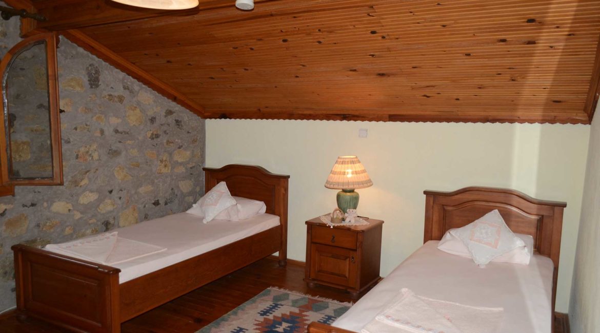 Chalet Vista twin bedroom