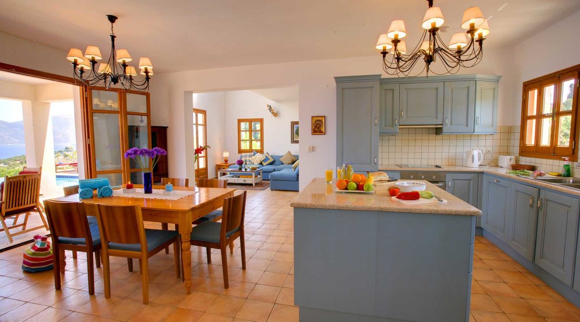 Villa Dolicha kitchen and dining room