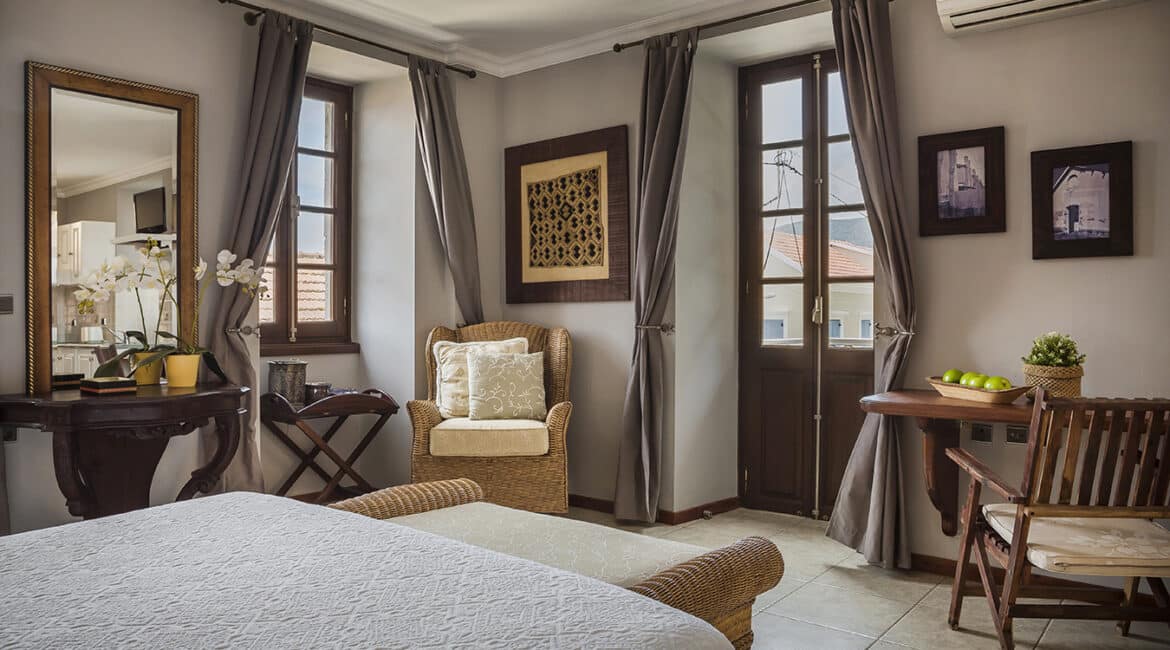 Faros Suite 104 kitchen