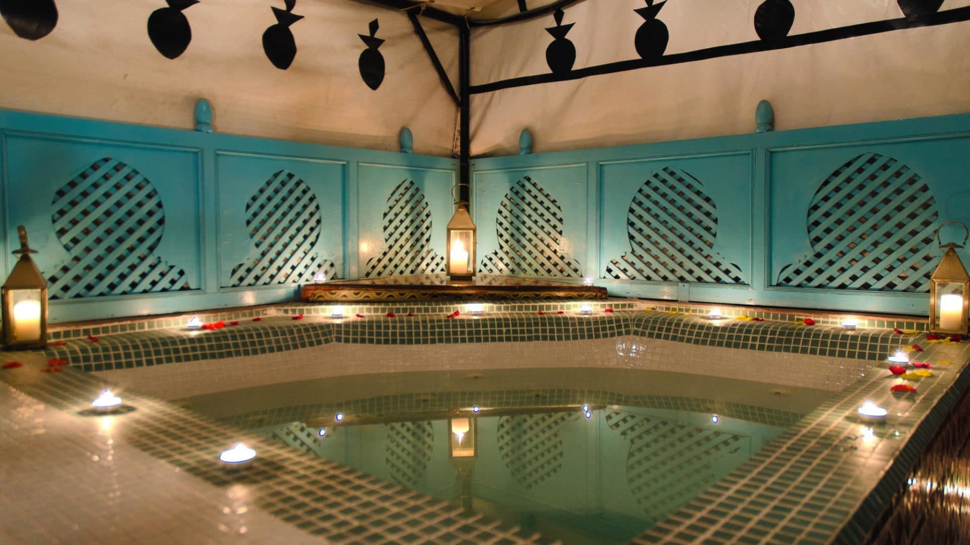 Jacuzzi at the Riad Hikaya