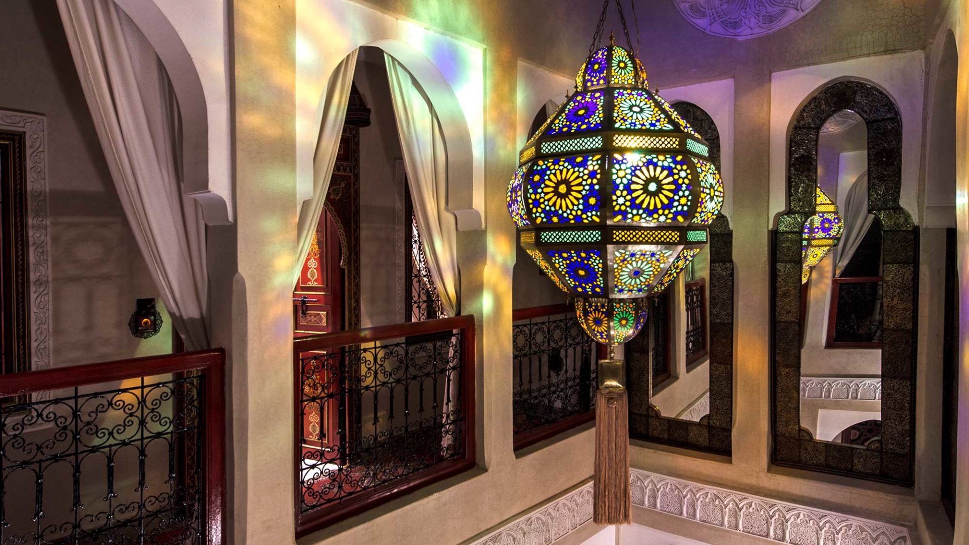 Small courtyard at night at Riad Hikaya