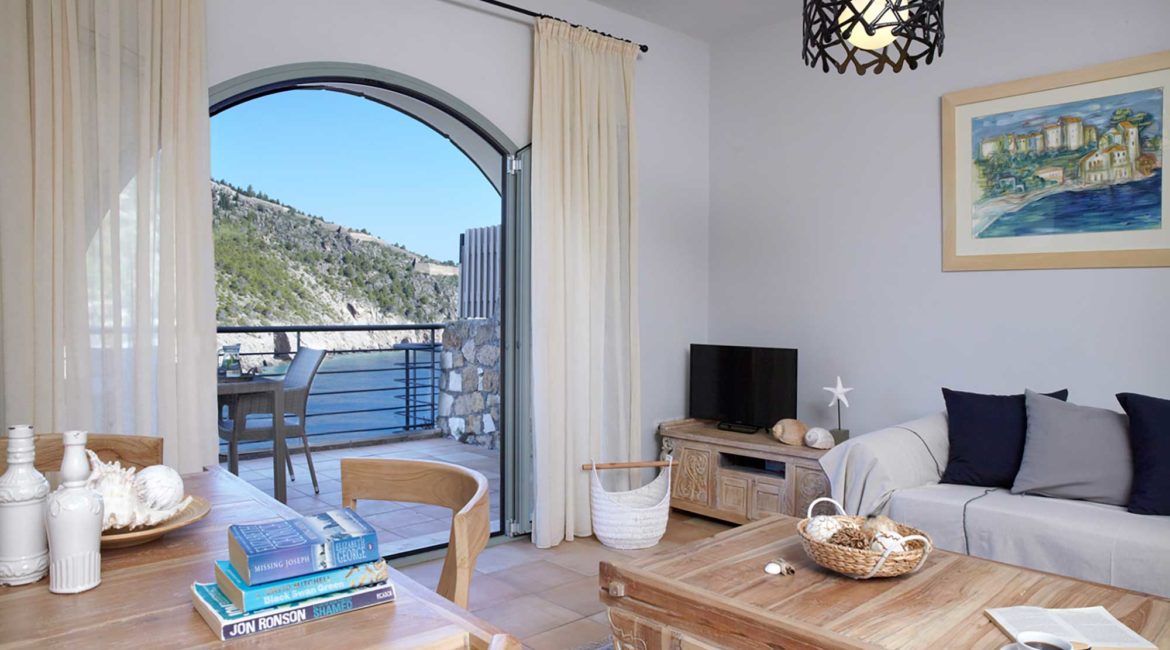 Villa Akrogialli Braunis Horio Villas living room with sea views