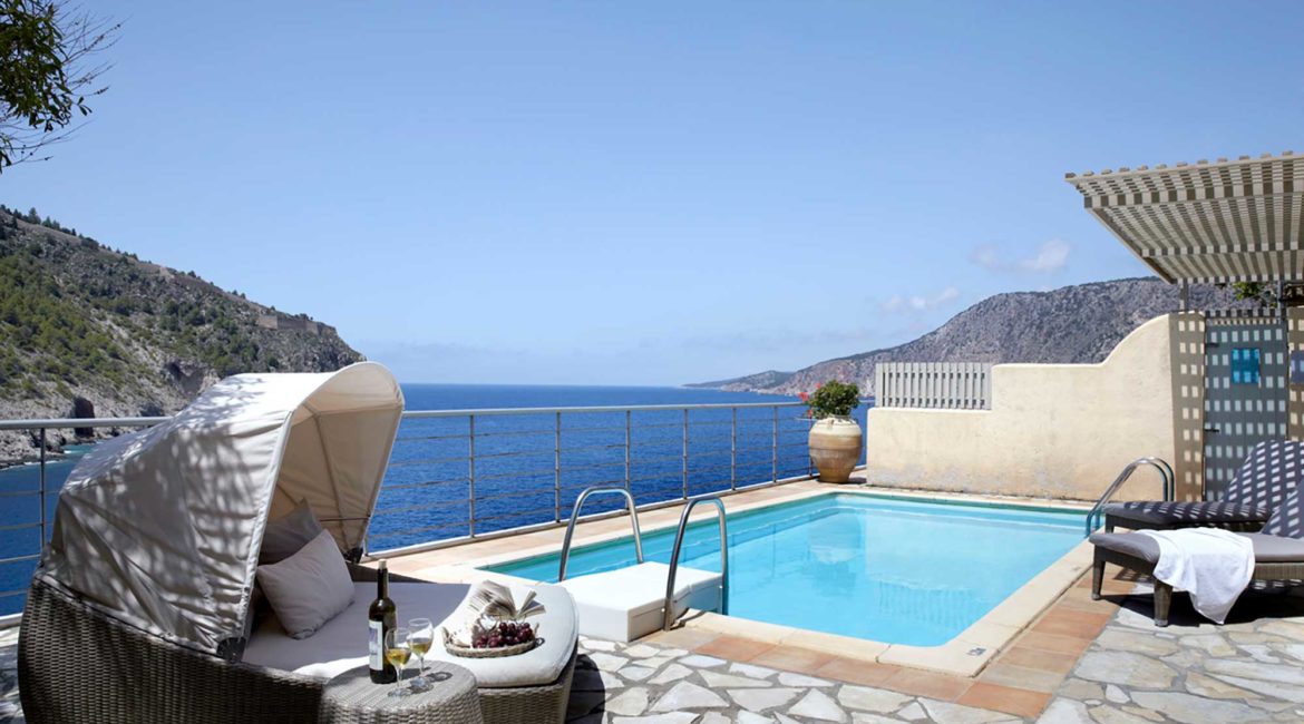 Villa Akrogialli Braunis Horio Villas pool, sun-terrace and sea view