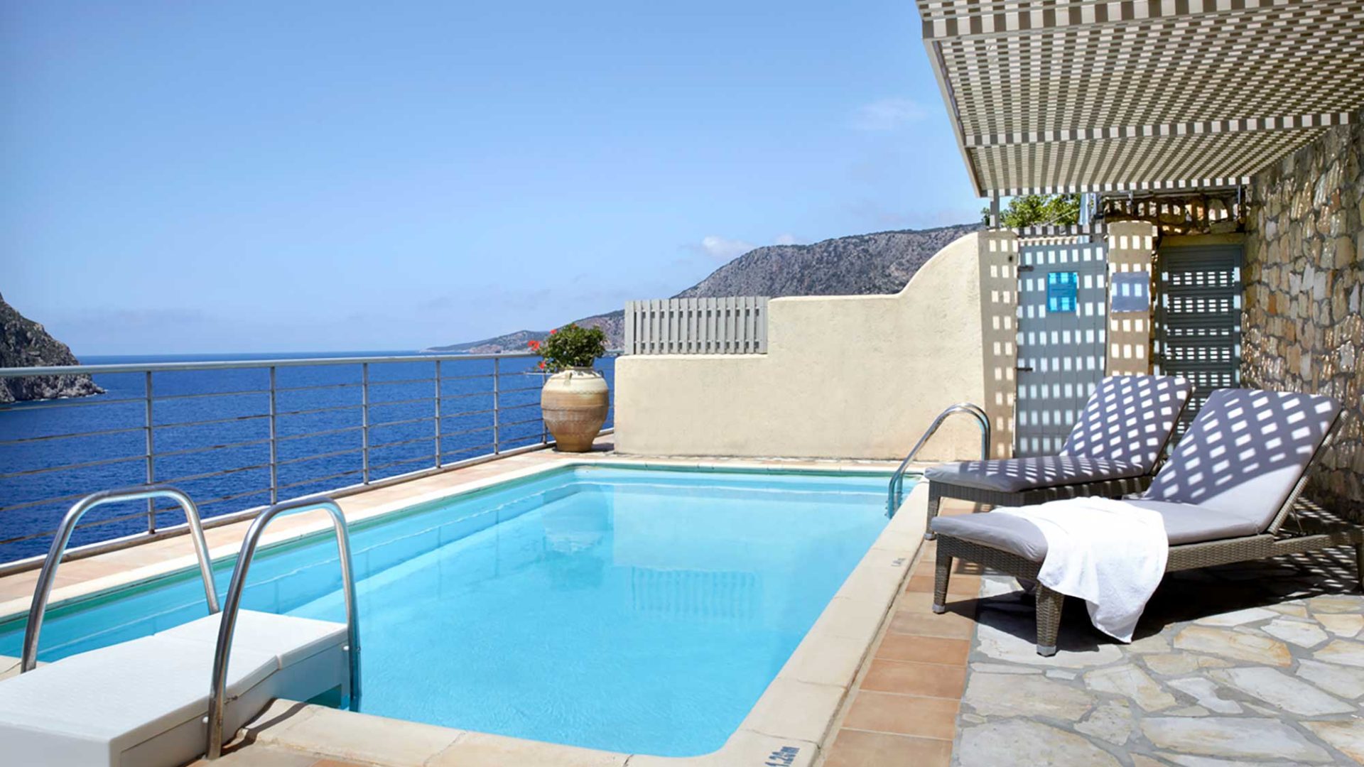 Villa Akrogialli Braunis Horio Villas pool, sun-terrace and sea view