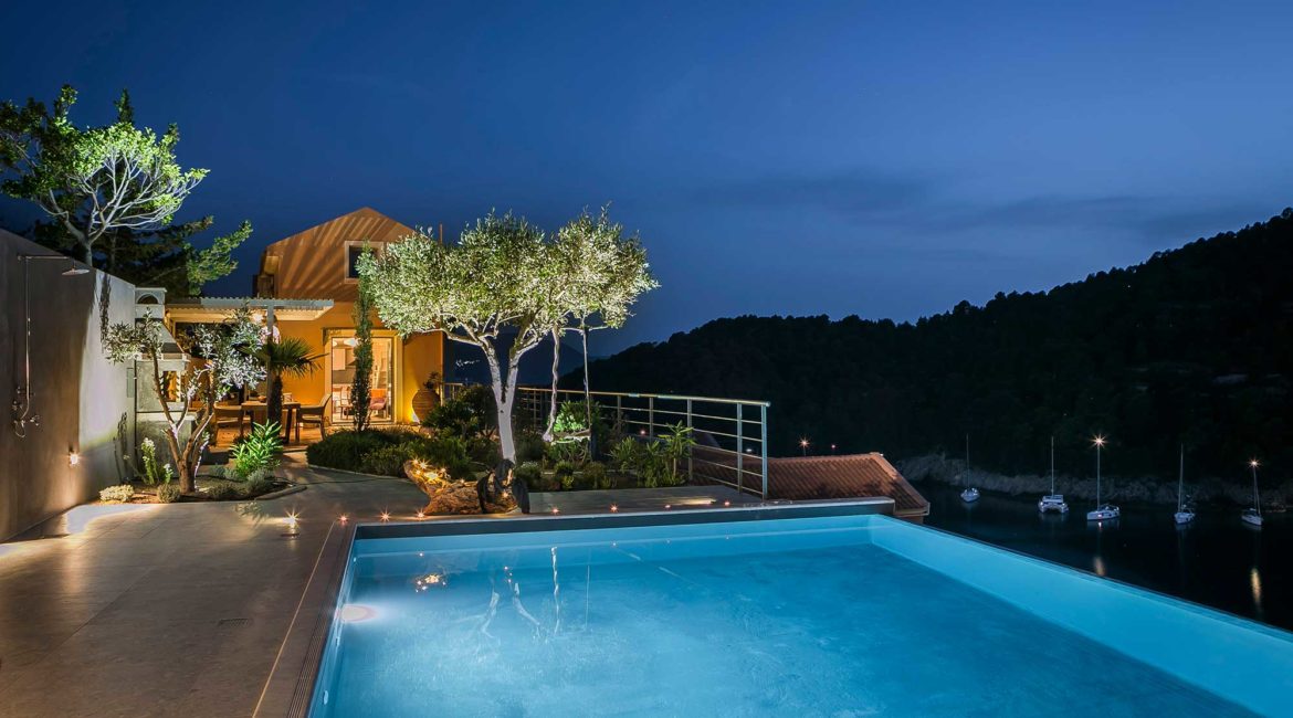 Villa Eleni Braunis Horio pool and terrace