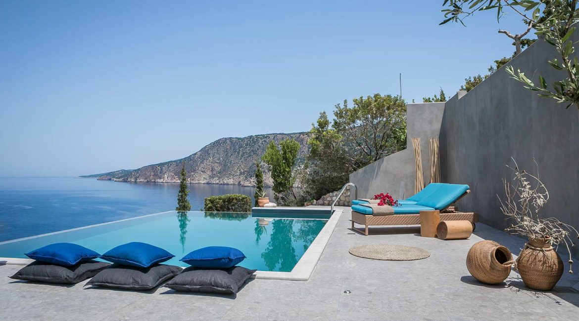 Villa Eleni Braunis Horio  luxury sun beds, pool and beautiful sea views
