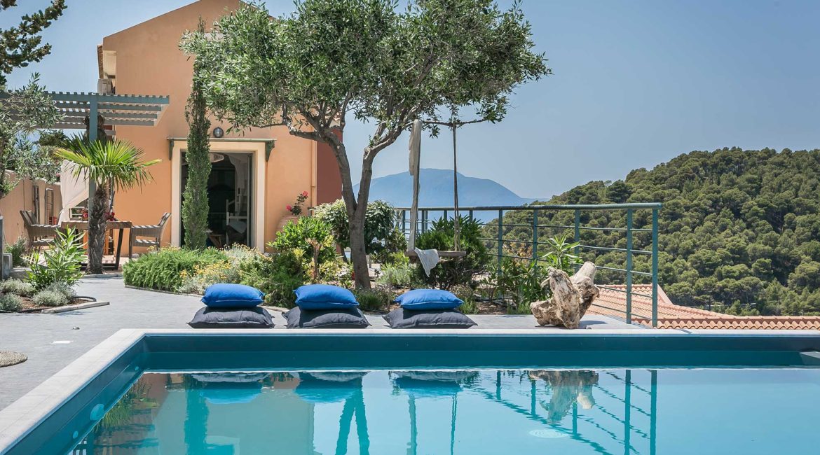 Villa Eleni Braunis Horio shaded sun terrace and pool