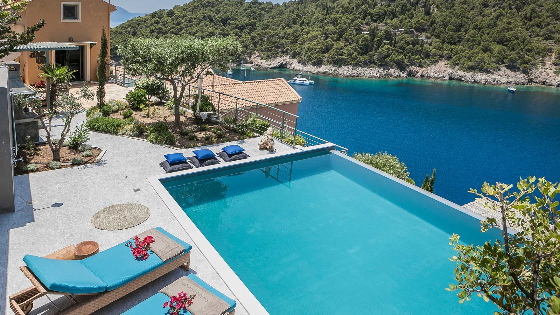 Villa Eleni Braunis Horio infinity pool and sea views