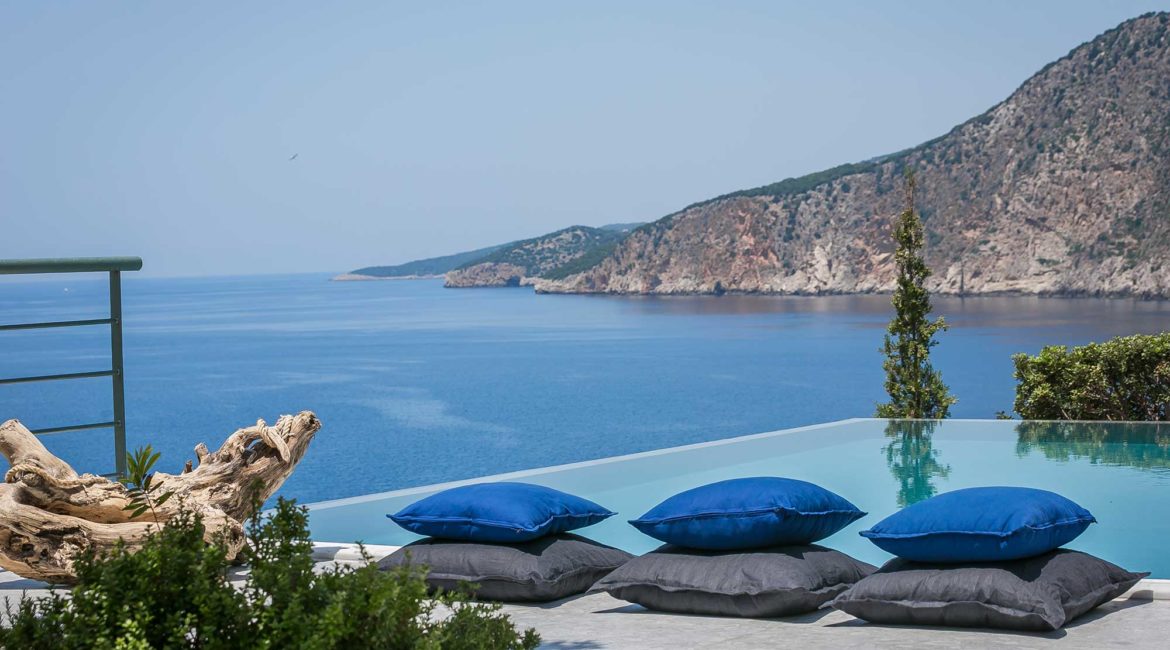 Villa Eleni Braunis Horio infinity pool and sea views