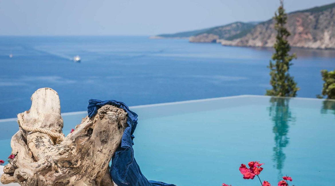 Villa Eleni Braunis Horio infinity pool and sea views