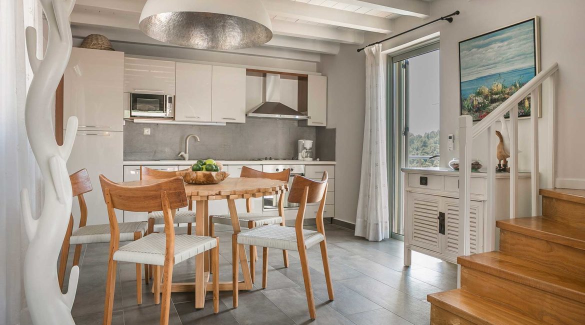 Villa Eleni Braunis Horio kitchen and dining room