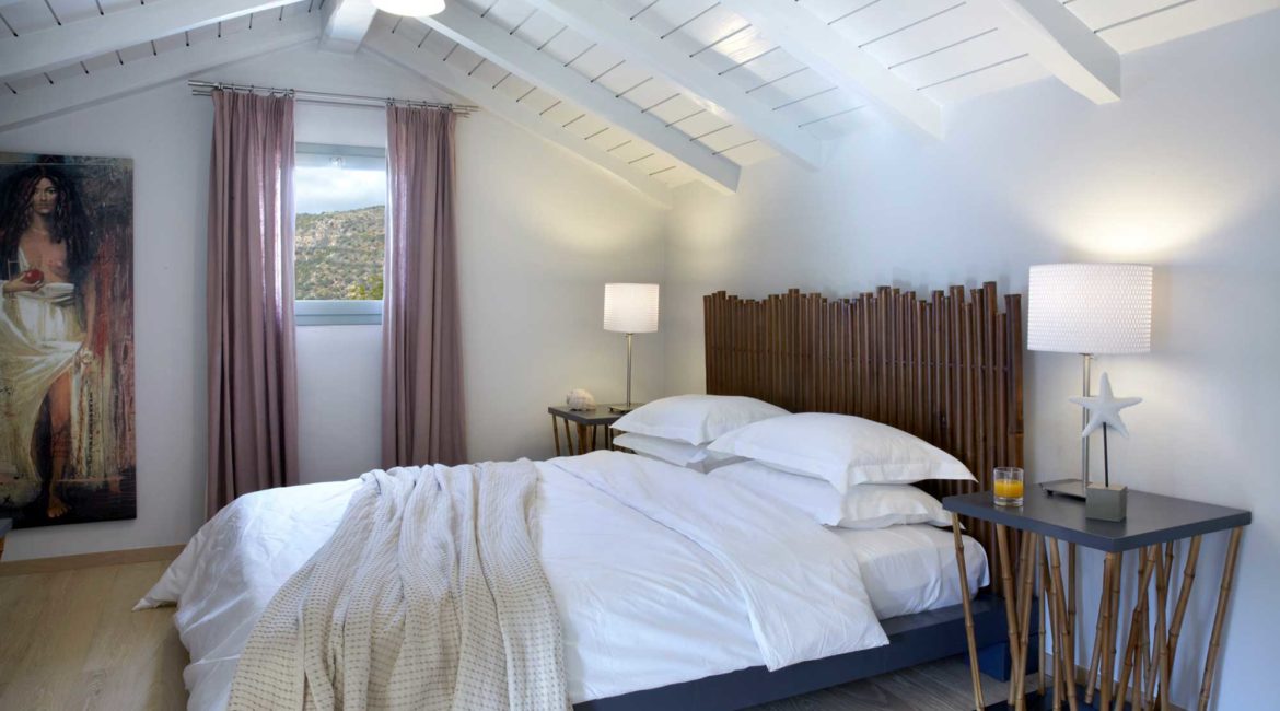 Villa Eleni Braunis Horio double bedroom