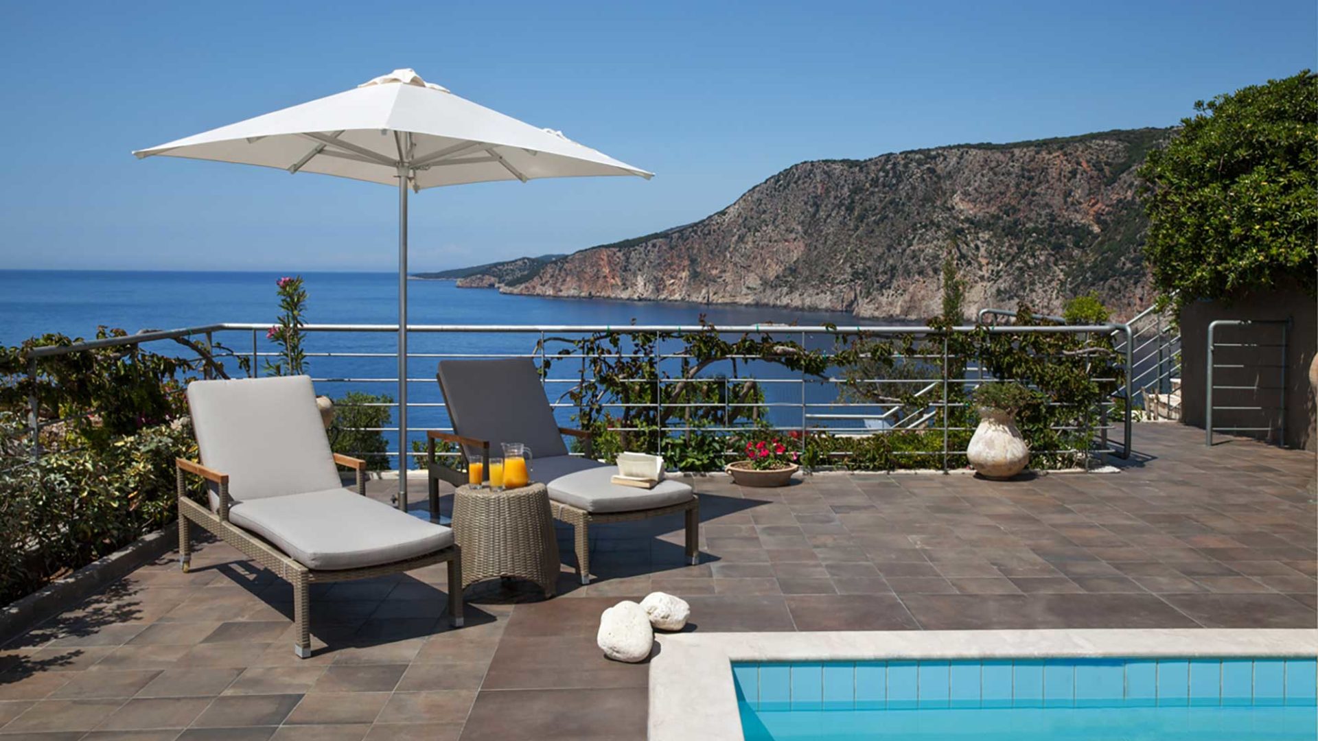 Villa Glaroni Braunis Horio  pool and stunning sea views