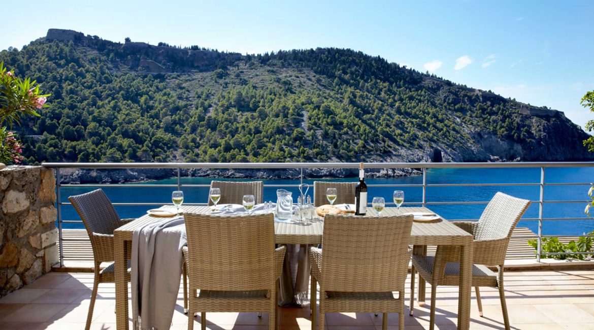 Villa Maistralli Braunis Horio outside dining with sea views