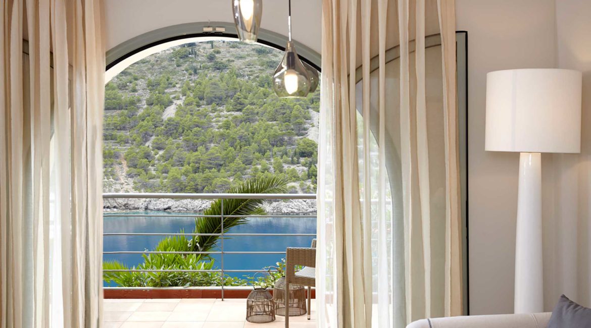 Villa Palatsina Braunis Horio living room and superb sea views