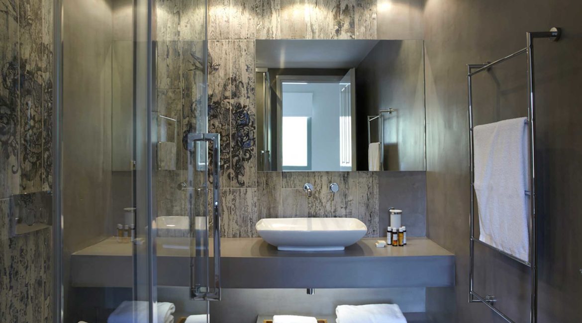 Villa Palatsina Braunis Horio lovely shower room