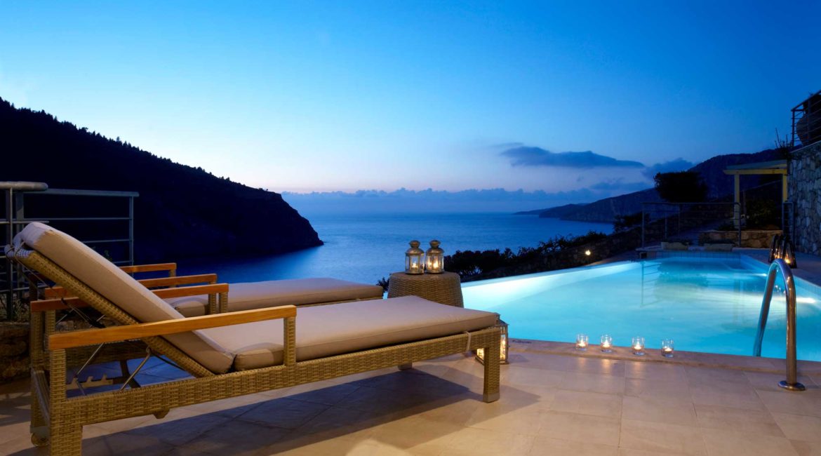 Villa Prikonas Braunis Horio infinity pool with sea views