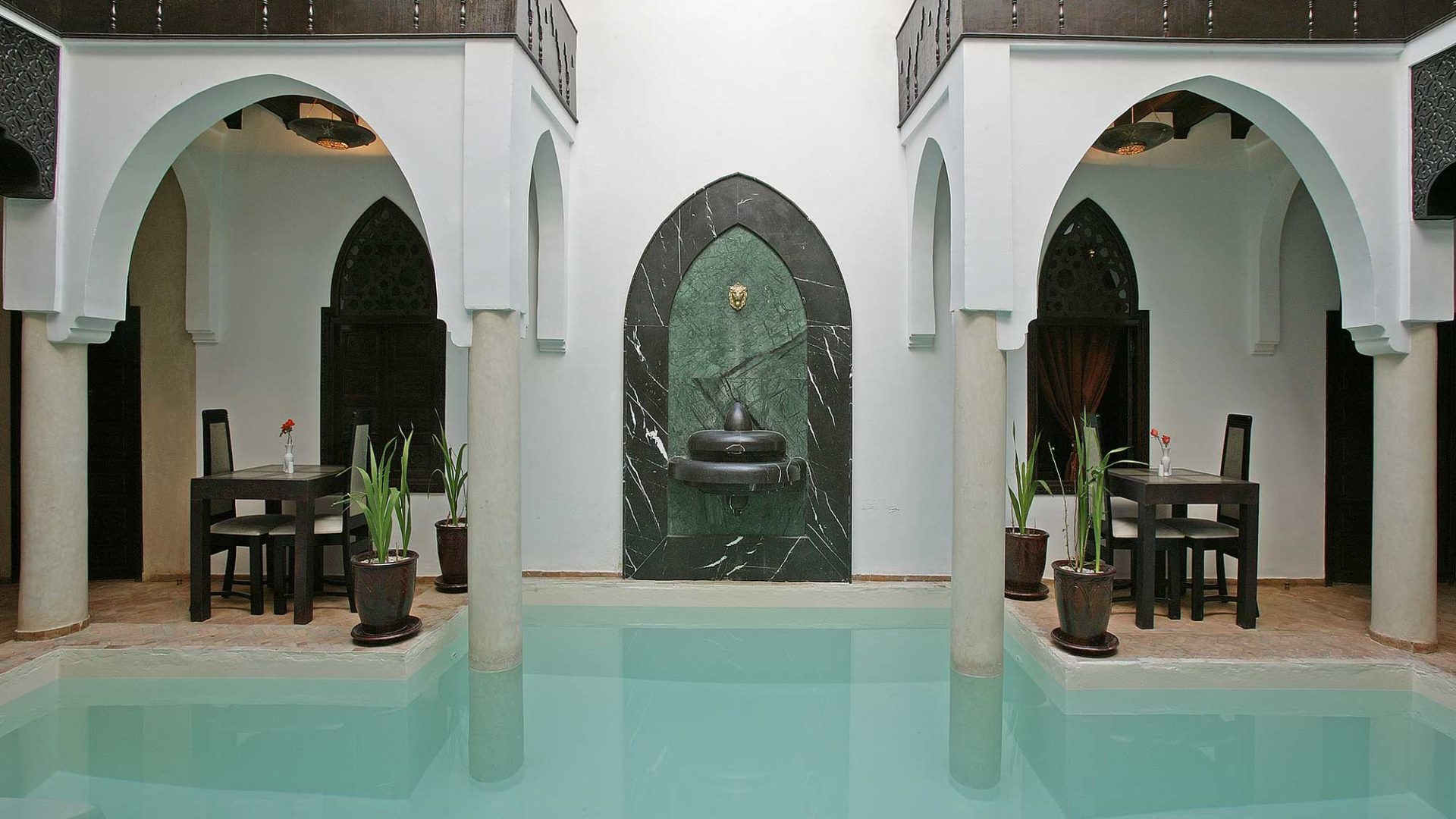 The pool and fountain of Riad Opale