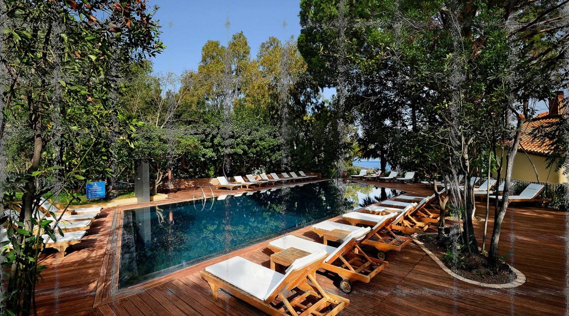 Pool with views at Alberi del Paradiso