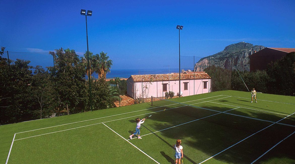 Alberi del Paradiso tennis courts