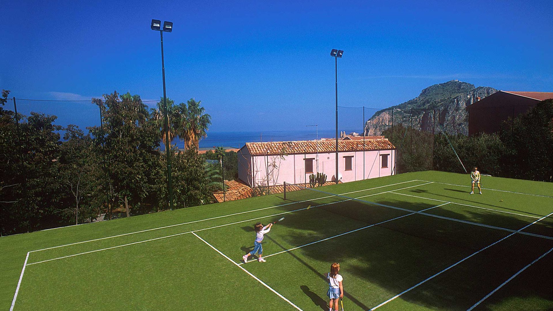 Alberi del Paradiso tennis courts