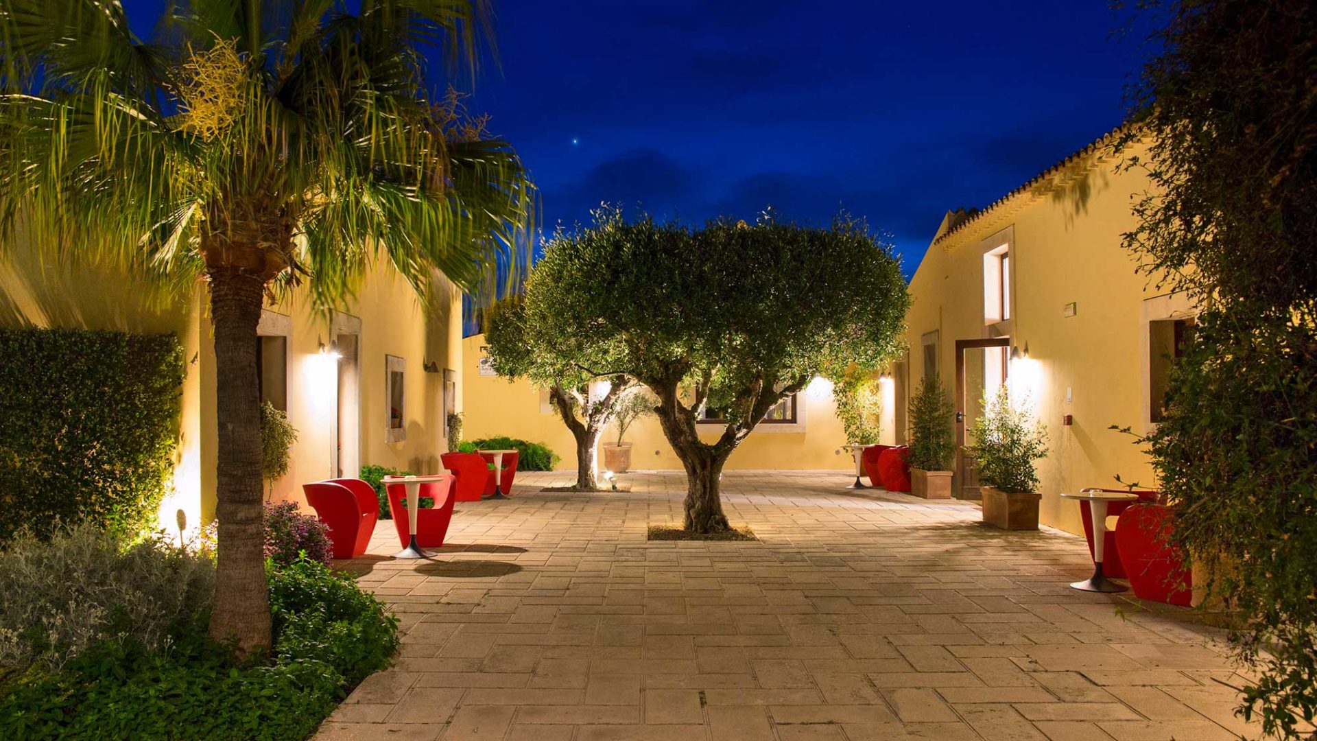 The hotel Caiammari courtyard at night