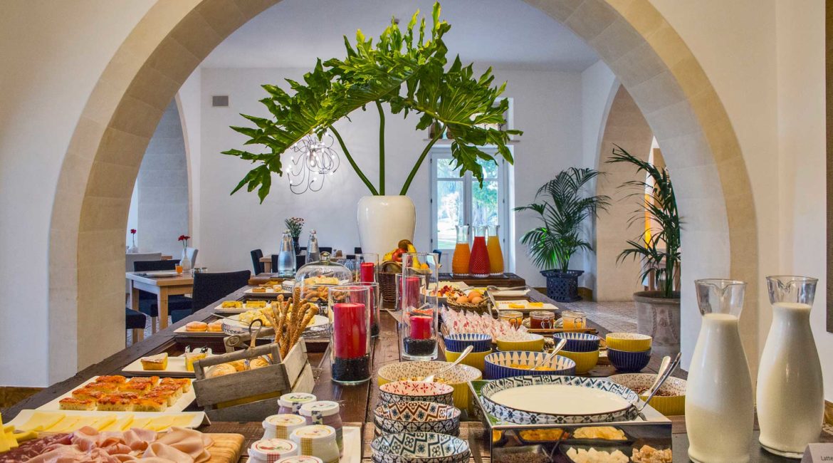 Buffet breakfast at the Hotel Caiammari