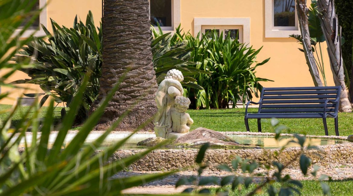 Hotel Caiammari's pretty gardens