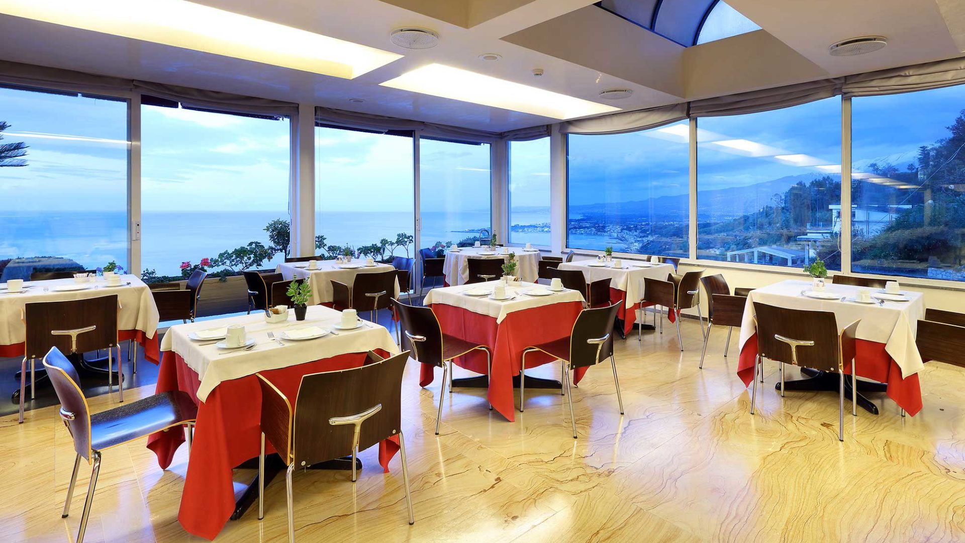 Monte Tauro Hotel restaurant with sea views