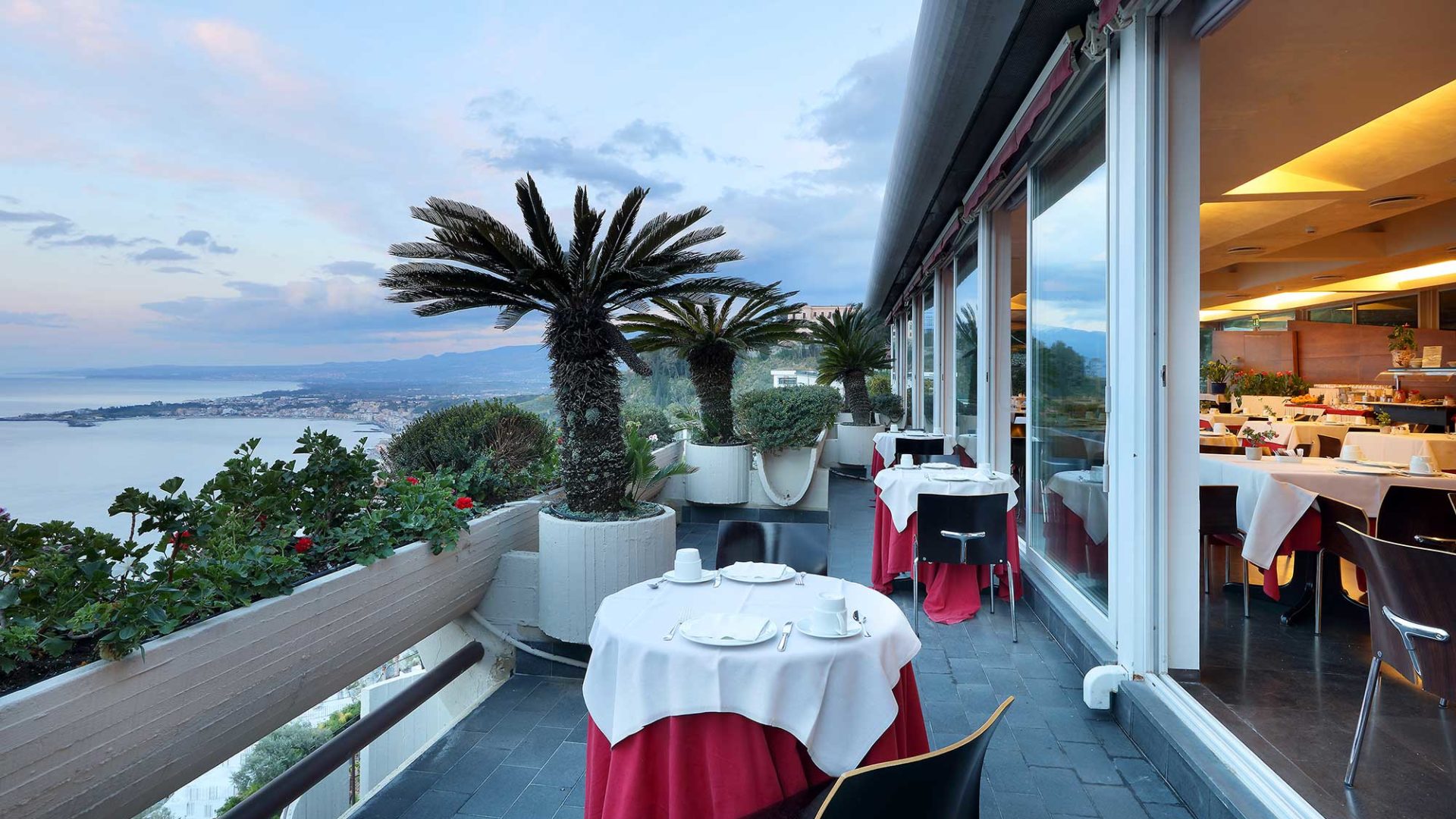 Monte Tauro Hotel restaurant views