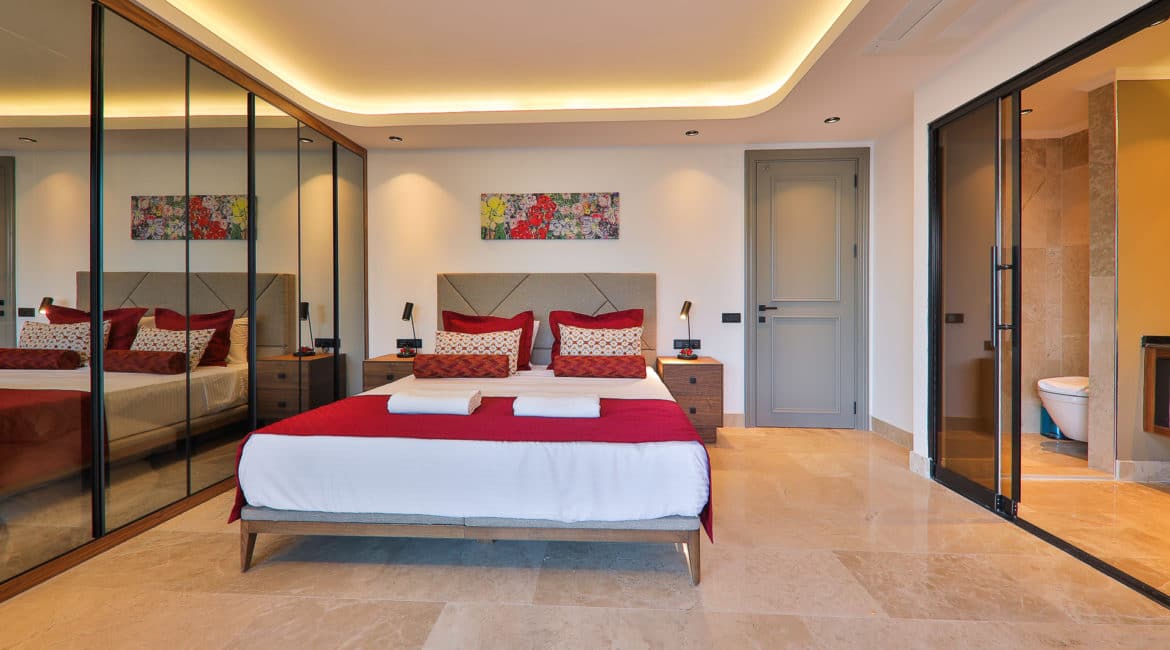 Villa Dreams master bedroom