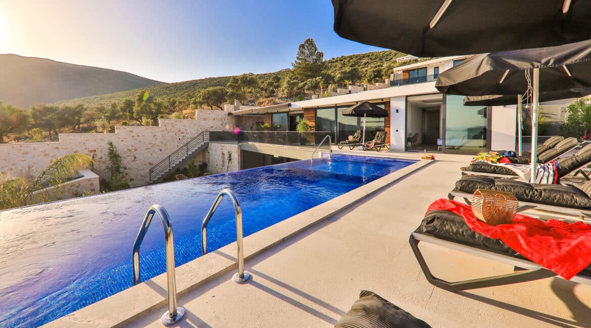 Villa Dreams pool and gardens