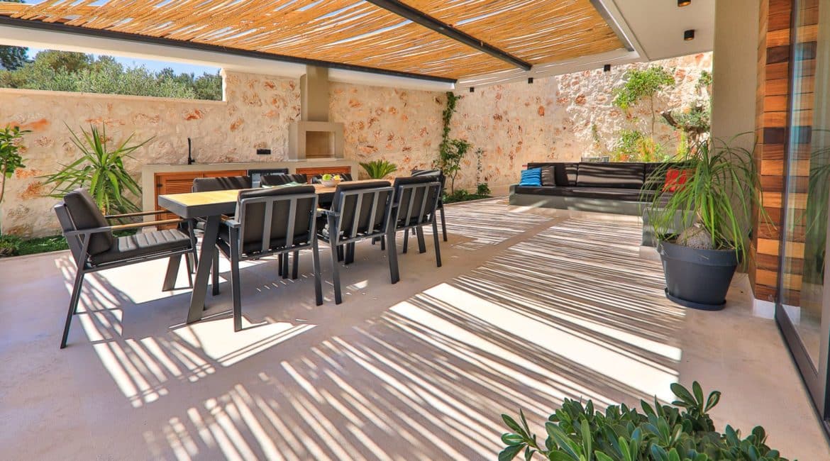 Villa Eos spacious shaded al fresco dining