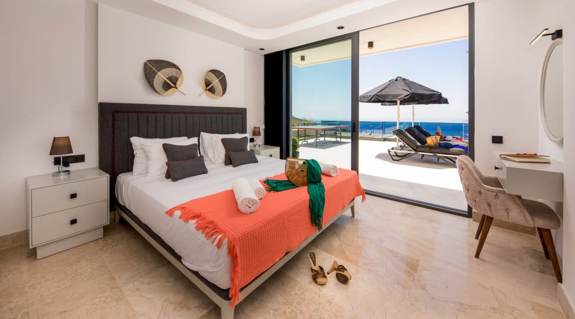 Villa Nymphe double bedroom with balcony and sea views
