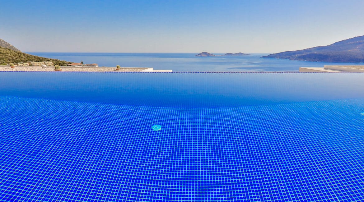 Villa Sweet infinity pool and sea views